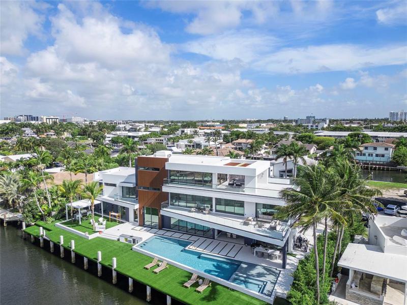  Single Family Homes Photo 3: 2880 NE 28th St  Fort Lauderdale,  FL 33306