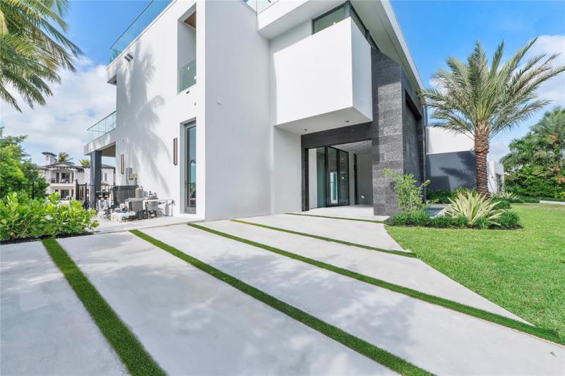  Single Family Homes Photo 5: 2880 NE 28th St  Fort Lauderdale,  FL 33306