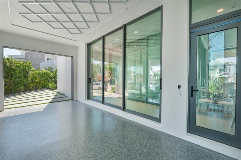  Single Family Homes Photo 6: 2880 NE 28th St  Fort Lauderdale,  FL 33306