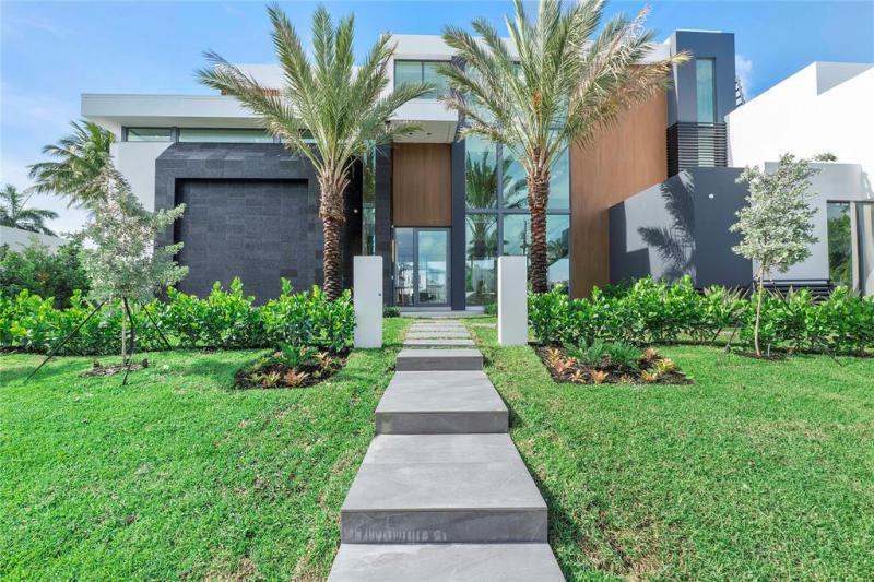  Single Family Homes Photo 8: 2880 NE 28th St  Fort Lauderdale,  FL 33306