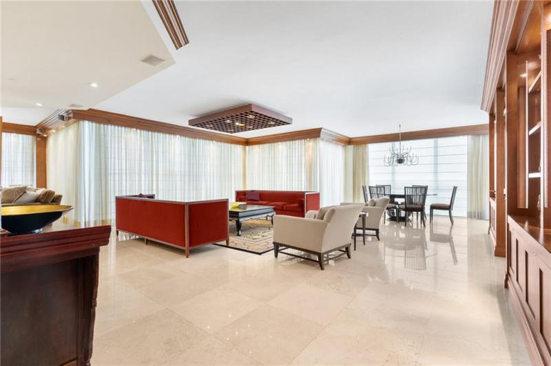 Condo & Townhome Photos