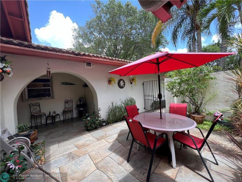  Condo & Townhome Photos
