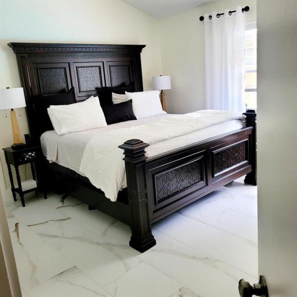  Single Family Homes Photo 11: 5261 NW 87th Ave  Lauderhill,  FL 33351