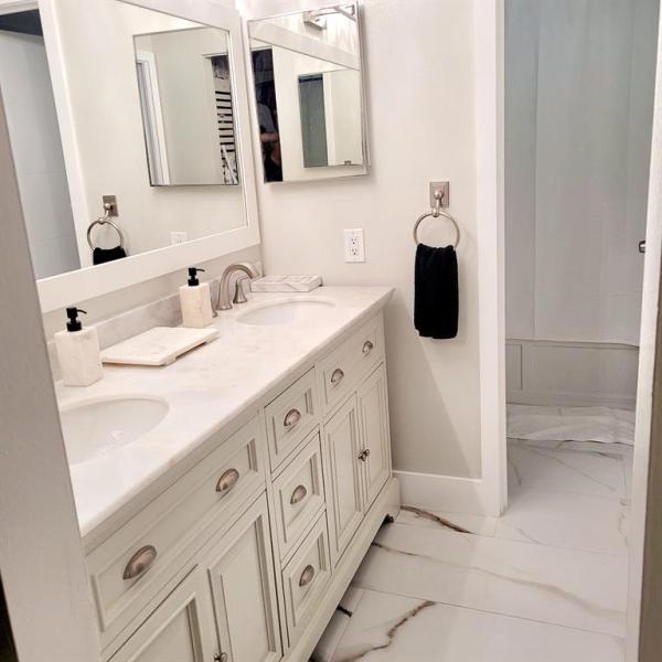  Single Family Homes Photo 15: 5261 NW 87th Ave  Lauderhill,  FL 33351