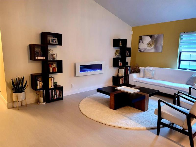  Single Family Homes Photo 2: 5261 NW 87th Ave  Lauderhill,  FL 33351