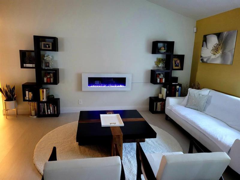  Single Family Homes Photo 4: 5261 NW 87th Ave  Lauderhill,  FL 33351