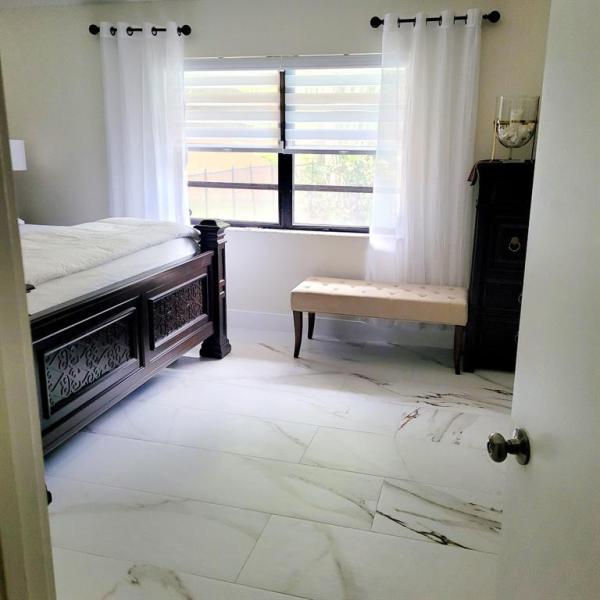  Single Family Homes Photo 8: 5261 NW 87th Ave  Lauderhill,  FL 33351