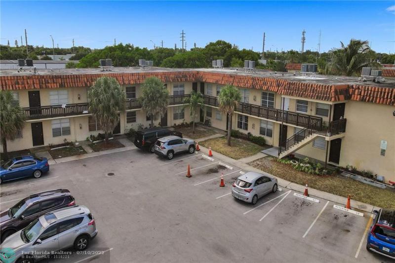  Condo & Townhome Photos