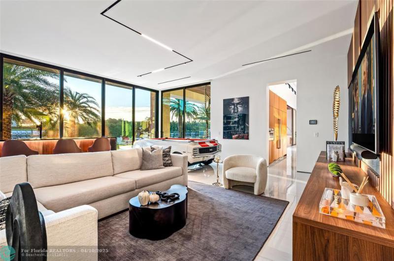  Single Family Homes Photo 17: 4460 NE 31st Ave  Lighthouse Point,  FL 33064