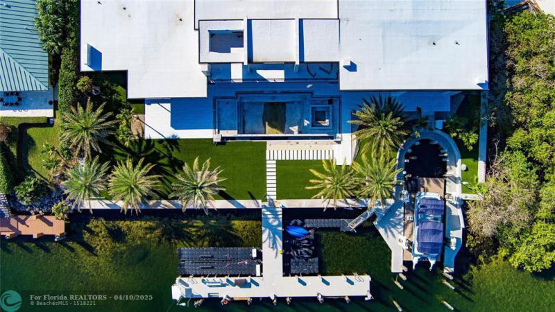  Single Family Homes Photo 2: 4460 NE 31st Ave  Lighthouse Point,  FL 33064