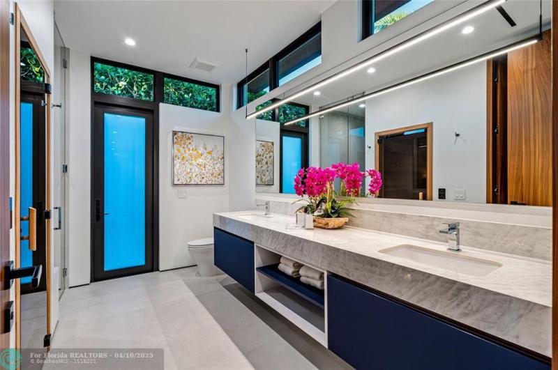  Single Family Homes Photo 21: 4460 NE 31st Ave  Lighthouse Point,  FL 33064