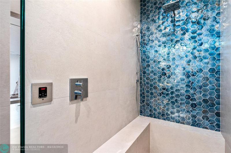  Single Family Homes Photo 23: 4460 NE 31st Ave  Lighthouse Point,  FL 33064