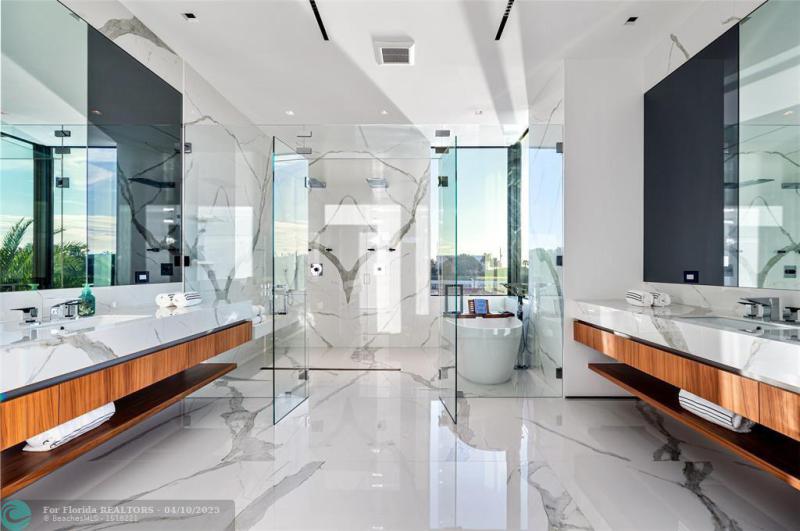  Single Family Homes Photo 39: 4460 NE 31st Ave  Lighthouse Point,  FL 33064