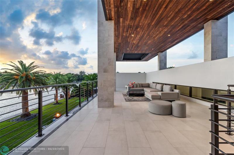  Single Family Homes Photo 46: 4460 NE 31st Ave  Lighthouse Point,  FL 33064