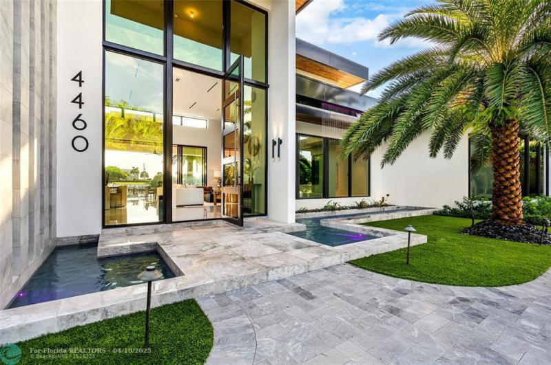  Single Family Homes Photo 9: 4460 NE 31st Ave  Lighthouse Point,  FL 33064