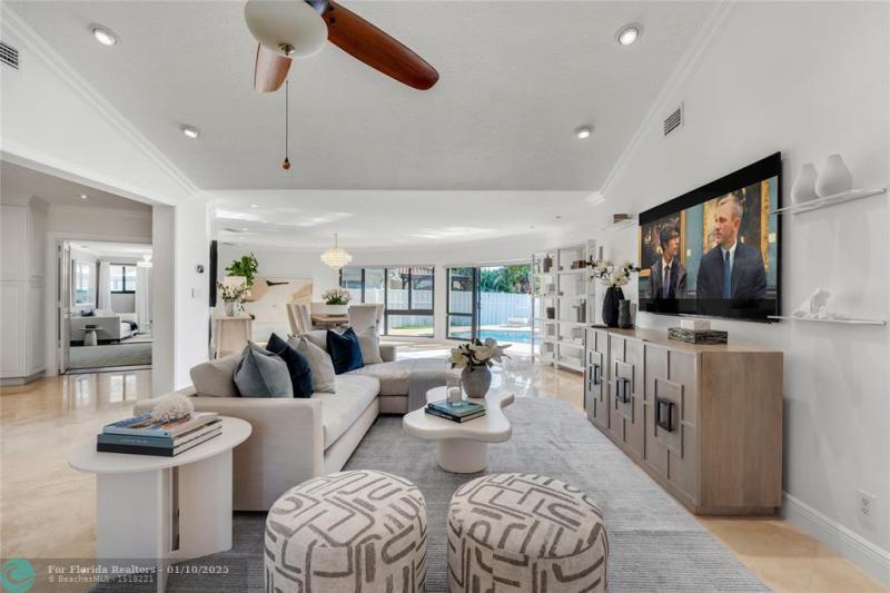  Single Family Homes Photo 11: 1100 SE 15th Ave  Deerfield Beach,  FL 33441