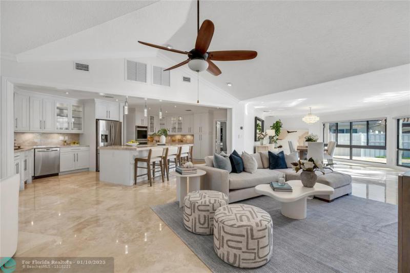  Single Family Homes Photo 13: 1100 SE 15th Ave  Deerfield Beach,  FL 33441