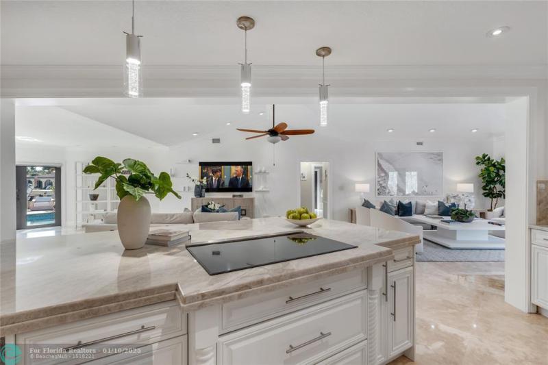  Single Family Homes Photo 16: 1100 SE 15th Ave  Deerfield Beach,  FL 33441