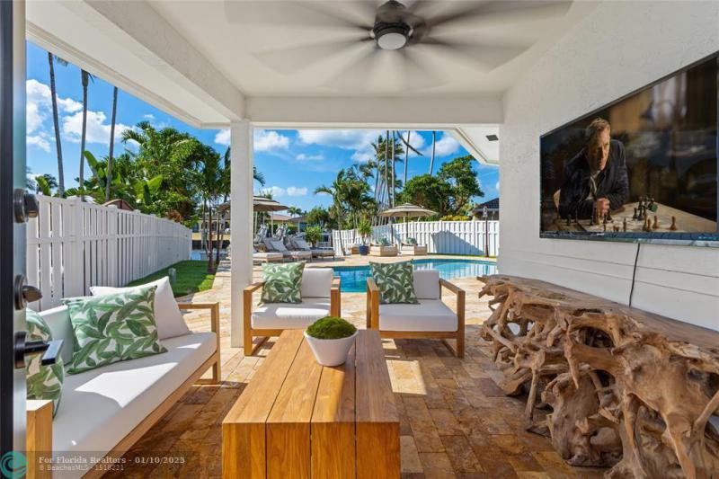  Single Family Homes Photo 22: 1100 SE 15th Ave  Deerfield Beach,  FL 33441