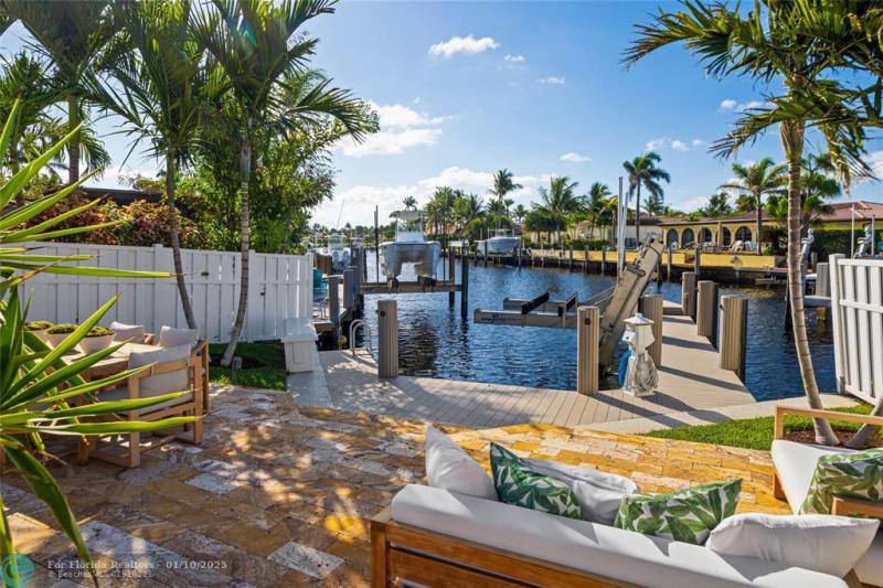  Single Family Homes Photo 5: 1100 SE 15th Ave  Deerfield Beach,  FL 33441