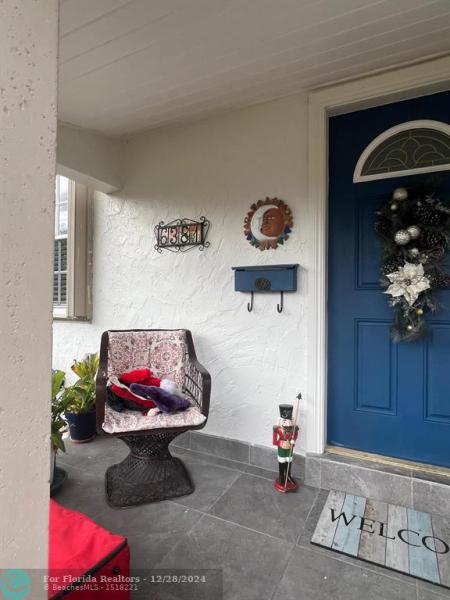  Single Family Homes Photo 2: 6381 SW 39th St  Miami,  FL 33155