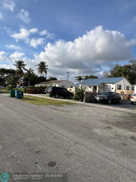  Single Family Homes Photo 6: 6381 SW 39th St  Miami,  FL 33155