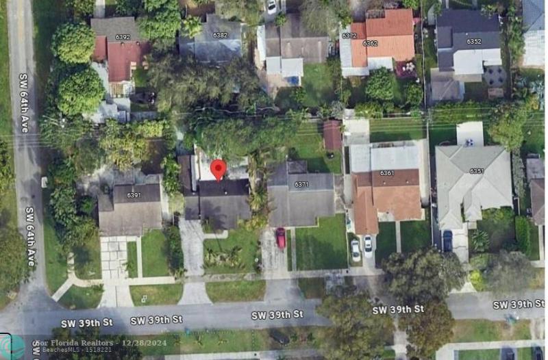  Single Family Homes Photo 8: 6381 SW 39th St  Miami,  FL 33155