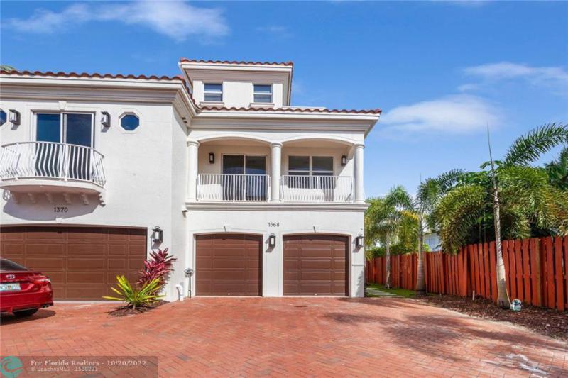  Condo & Townhome Photos
