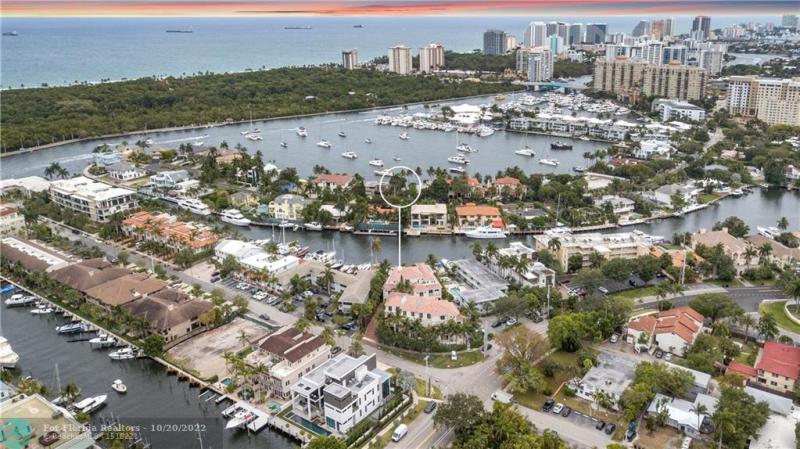  Condo & Townhome Photos