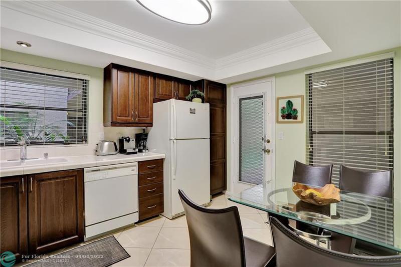  Condo & Townhome Photos