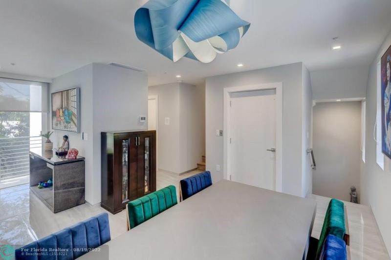  Condo & Townhome Photos