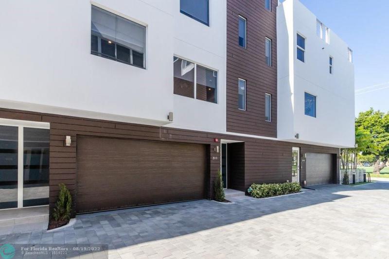  Condo & Townhome Photos