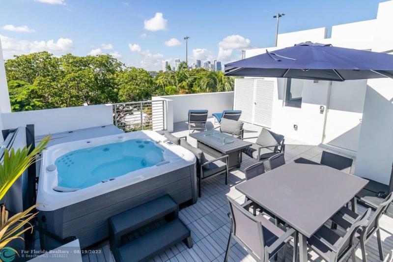  Condo & Townhome Photos