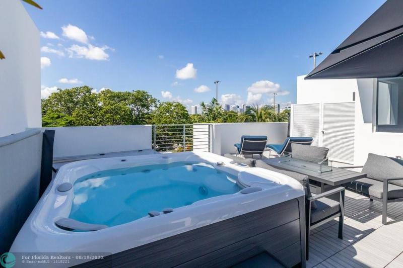  Condo & Townhome Photos