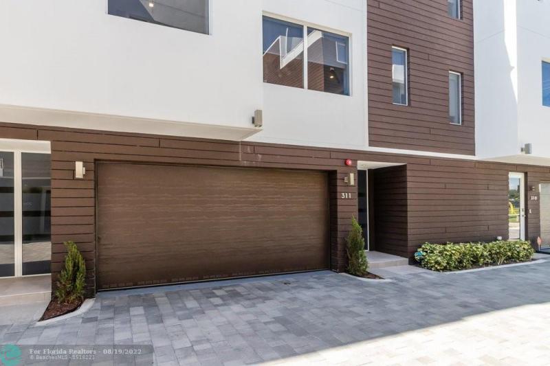  Condo & Townhome Photos