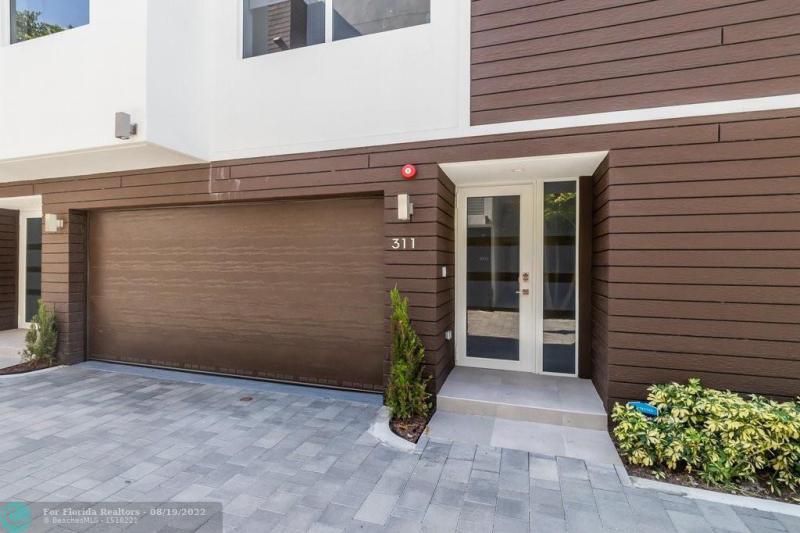  Condo & Townhome Photos