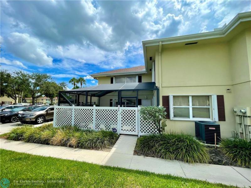  Condo & Townhome Photos
