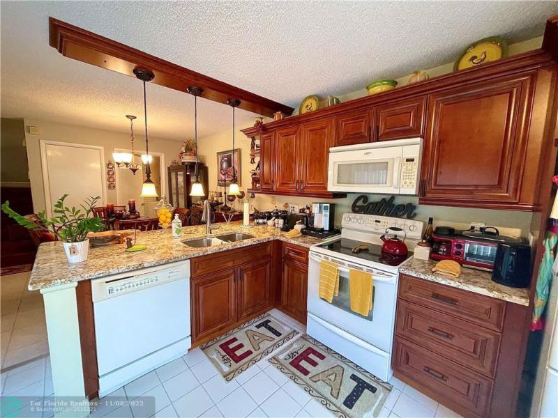  Condo & Townhome Photos