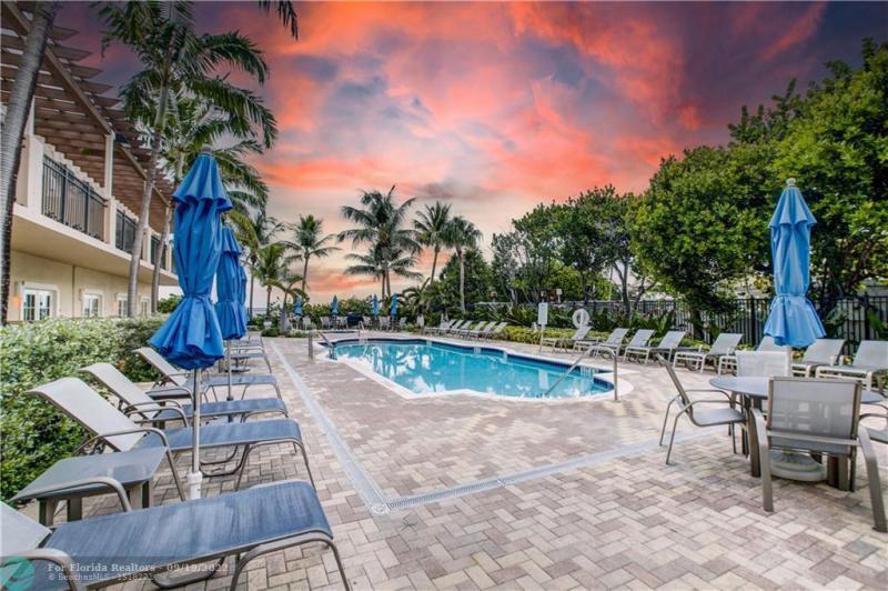  Condo & Townhome Photos