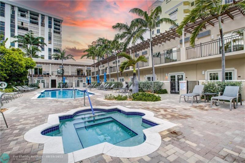  Condo & Townhome Photos