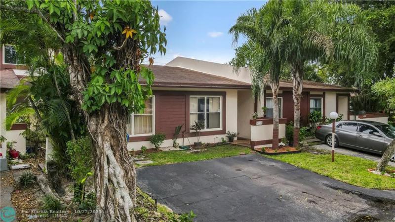  Condo & Townhome Photos