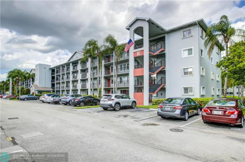  Condo & Townhome Photos