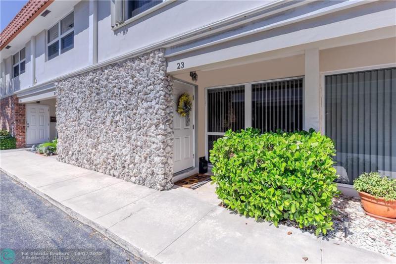  Condo & Townhome Photos