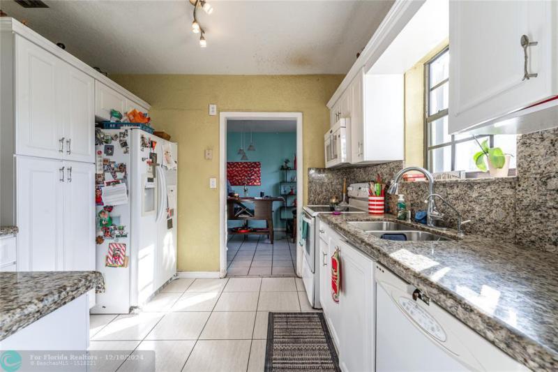  Single Family Homes Photo 11: 4430 NW 25th St  Lauderhill,  FL 33313