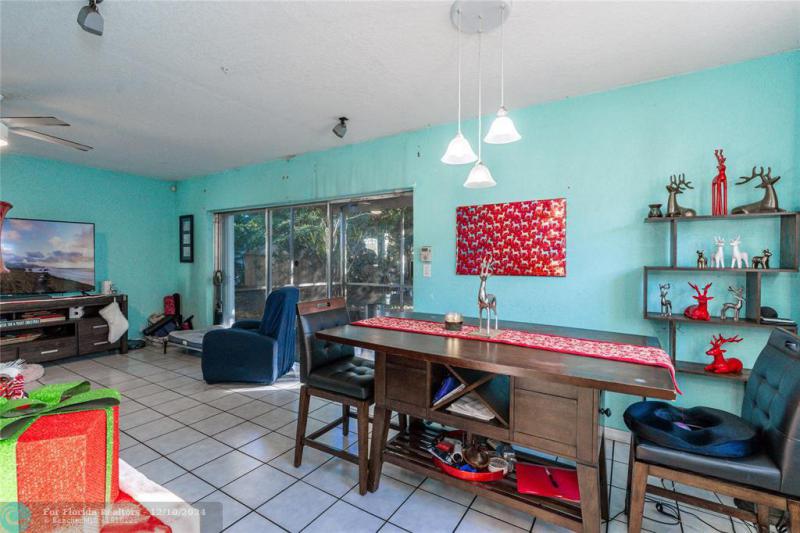  Single Family Homes Photo 12: 4430 NW 25th St  Lauderhill,  FL 33313
