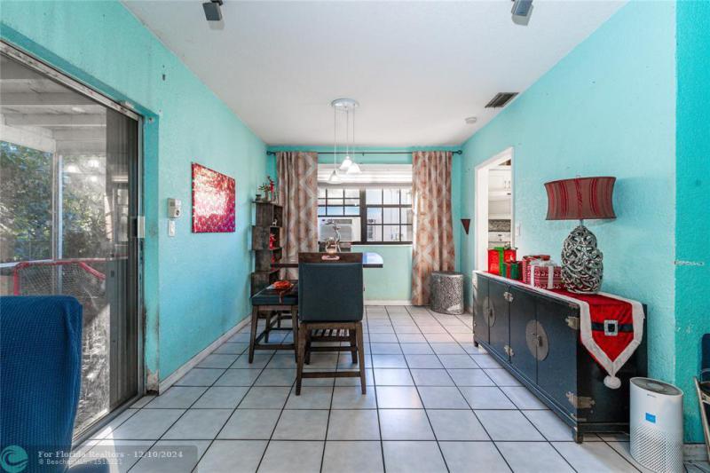  Single Family Homes Photo 13: 4430 NW 25th St  Lauderhill,  FL 33313