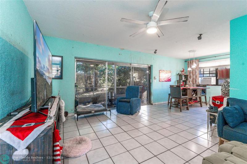  Single Family Homes Photo 14: 4430 NW 25th St  Lauderhill,  FL 33313