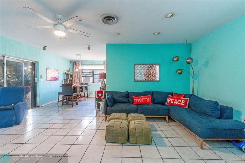  Single Family Homes Photo 16: 4430 NW 25th St  Lauderhill,  FL 33313