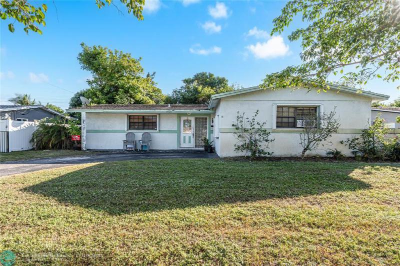  Single Family Homes Photo 3: 4430 NW 25th St  Lauderhill,  FL 33313