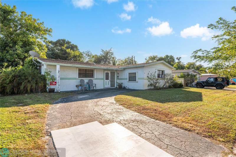  Single Family Homes Photo 4: 4430 NW 25th St  Lauderhill,  FL 33313